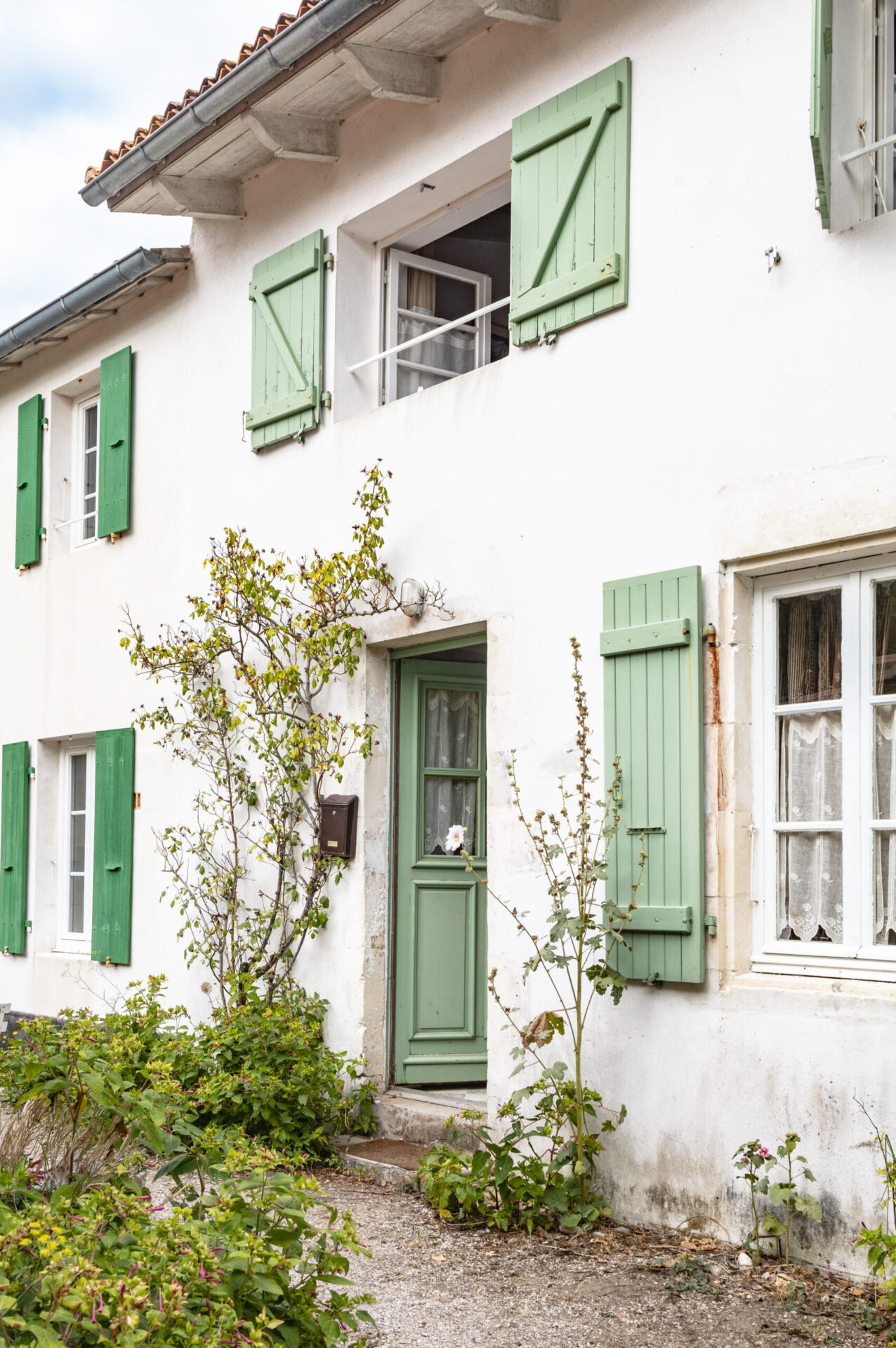 quaint-streets-villages-le-de-r-france-atlantic-coast